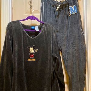 Women’s Mickey Mouse Top & Matching Pants top SZ 26/28. Pants SZ 18/20.
